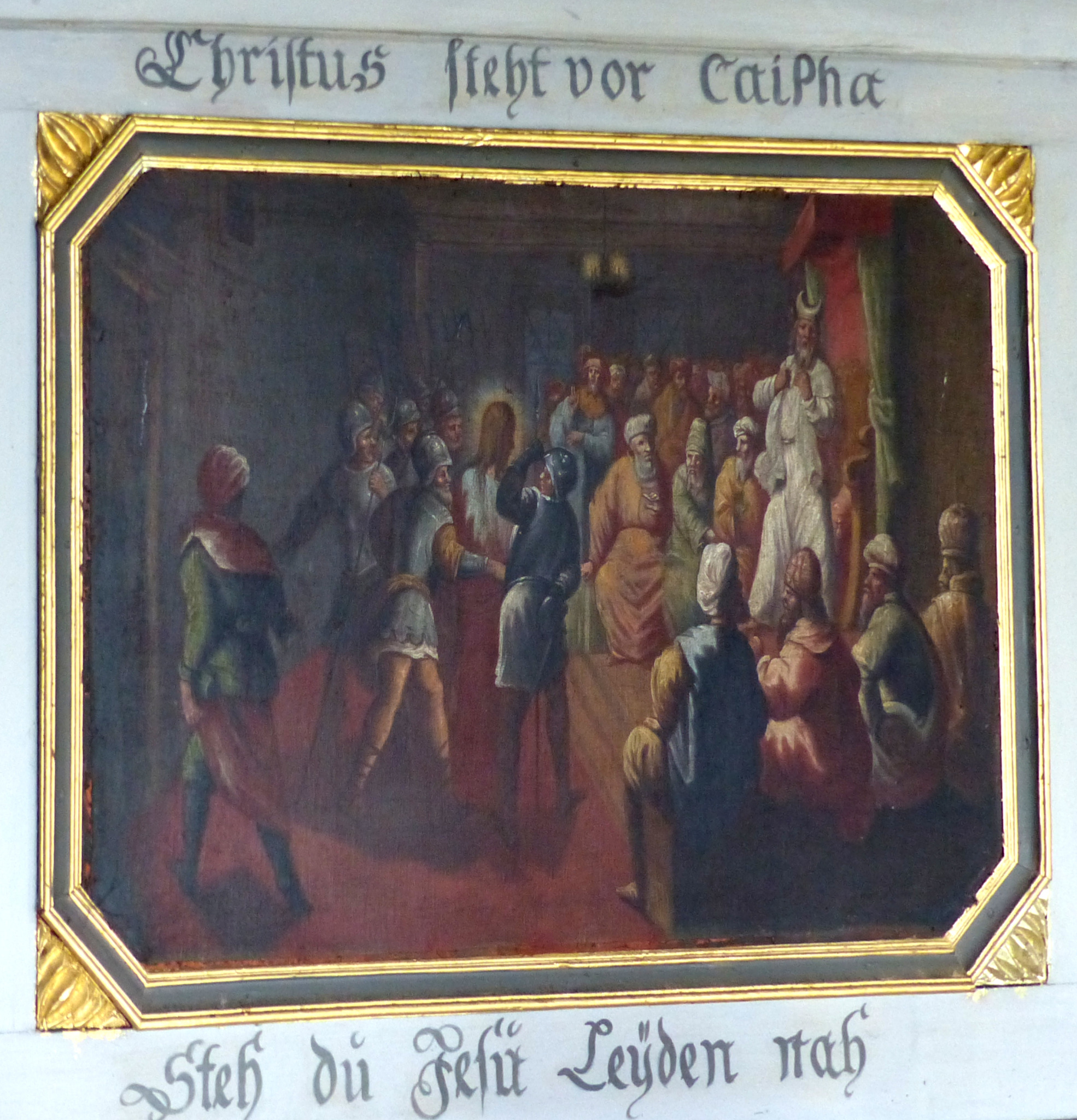 Cristo perante Caifás, pintura devocional em painel de igreja alemã, com inscrição identificando a cena.